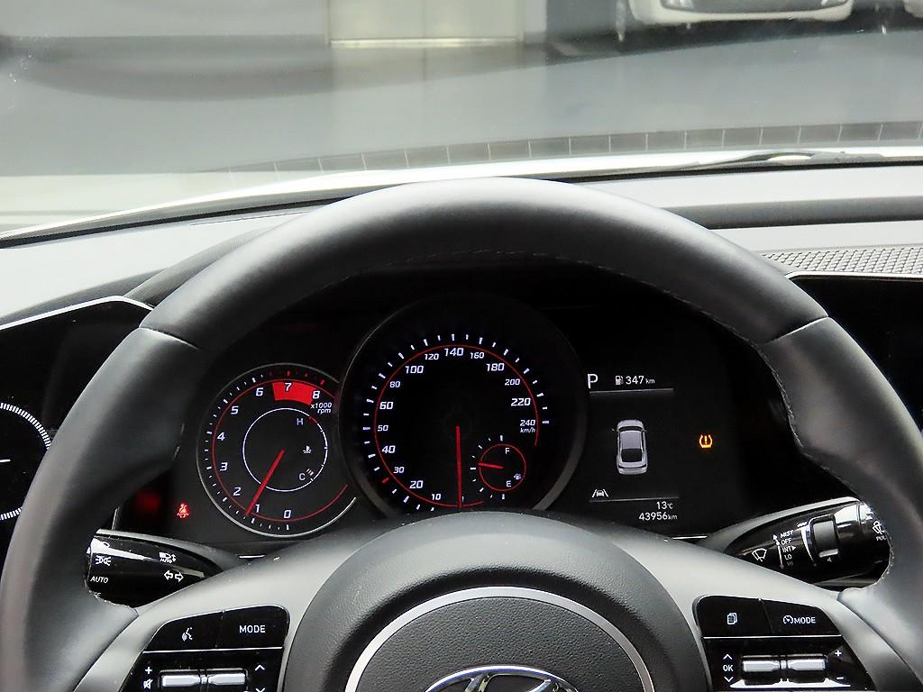 HYUNDAI Avante - Vista 6