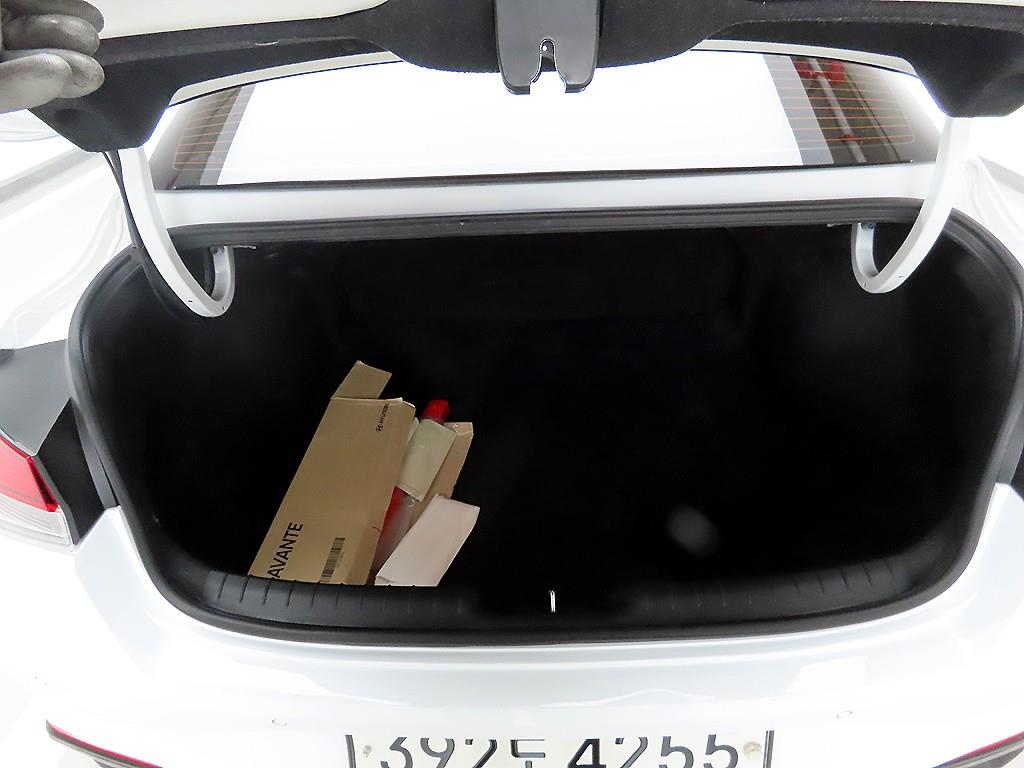 HYUNDAI Avante - Vista 5