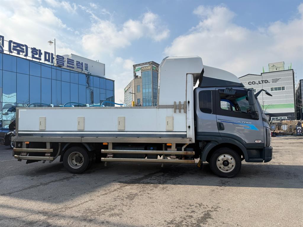 medium and large cargo Live Fish Car - Vista 5