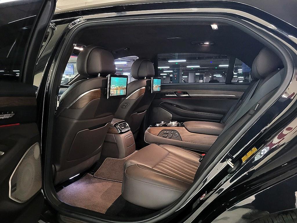 Genesis G90 - Vista 8