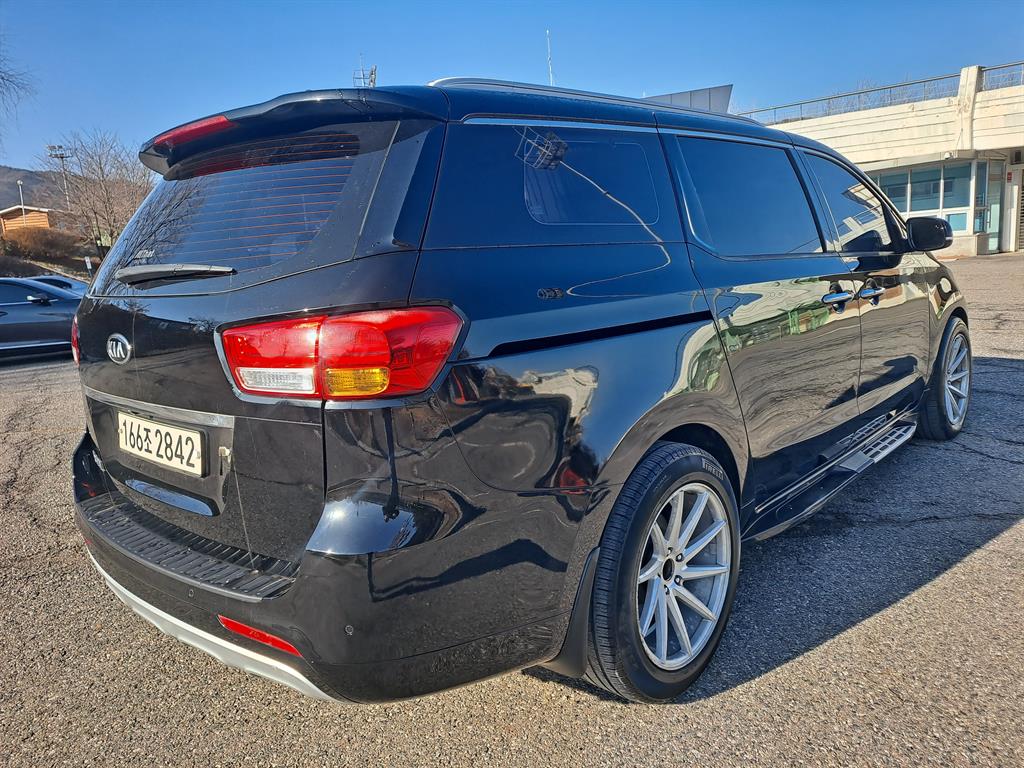 KIA Carnival - Vista 6