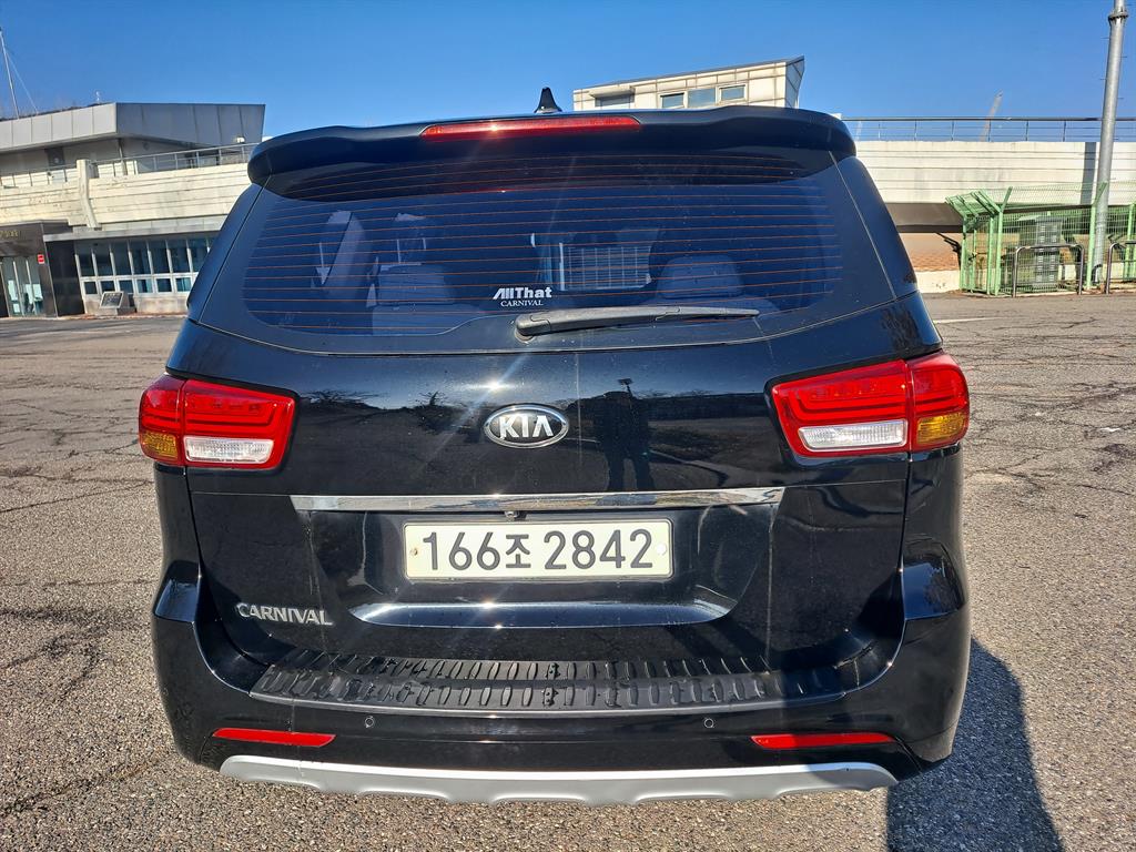KIA Carnival - Vista 5