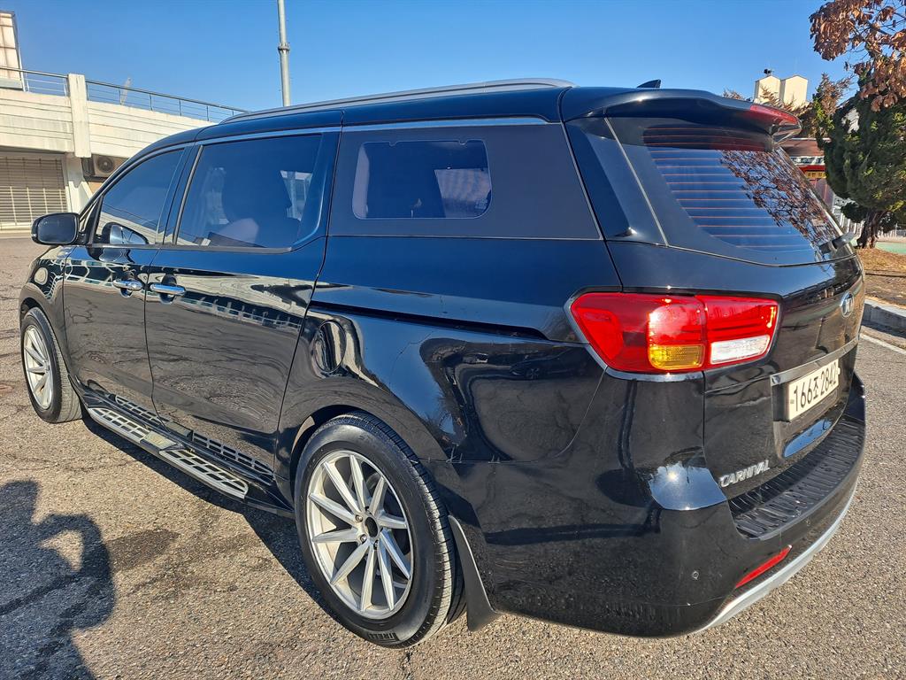 KIA Carnival - Vista 7