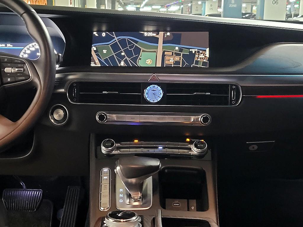 Genesis G90 - Vista 11