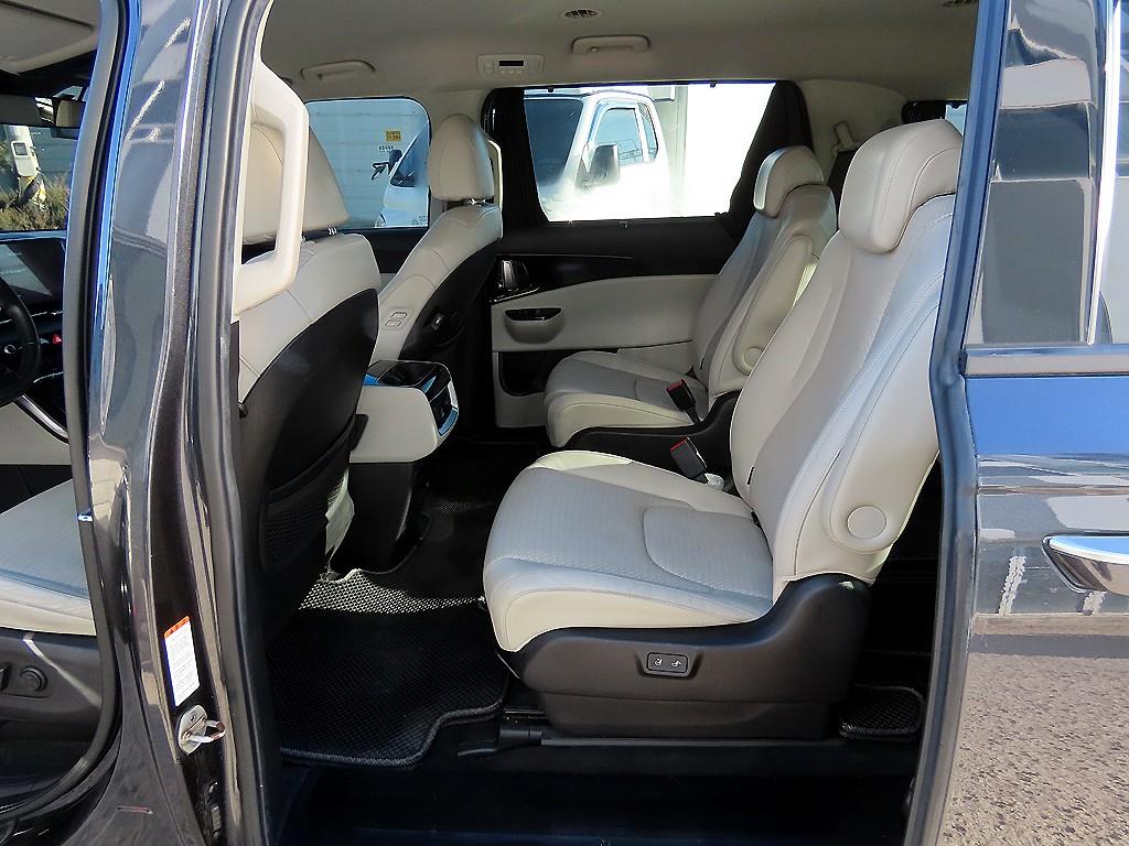 KIA Carnival - Vista 6