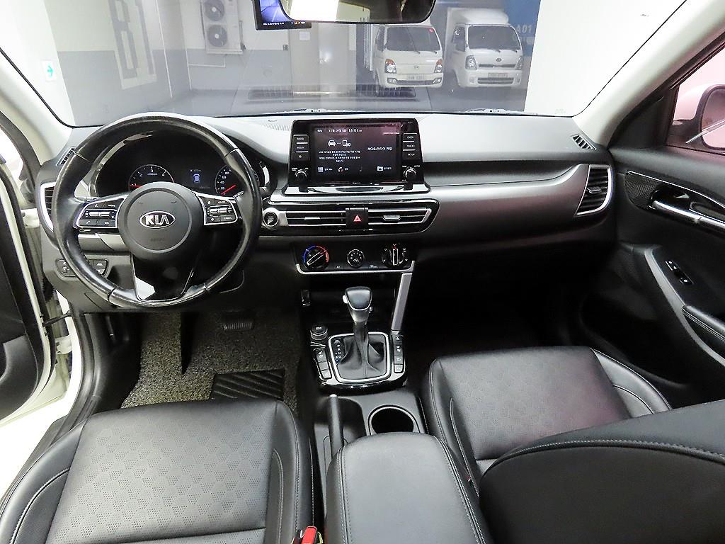 KIA Seltos - Vista 8