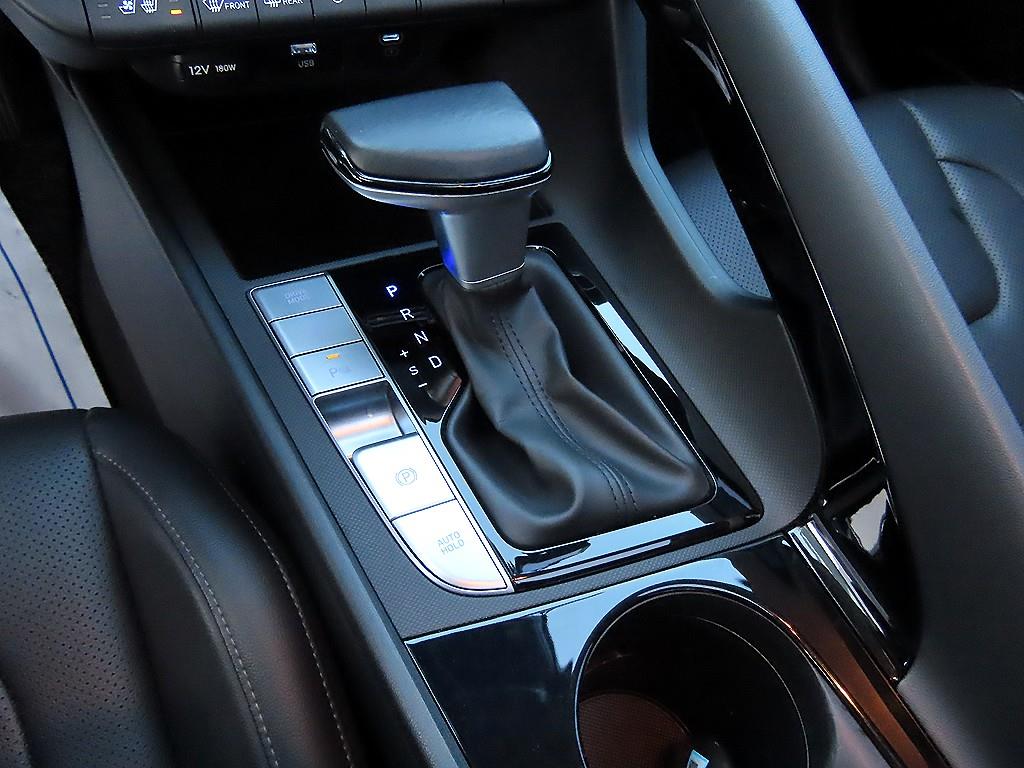 HYUNDAI Avante - Vista 10