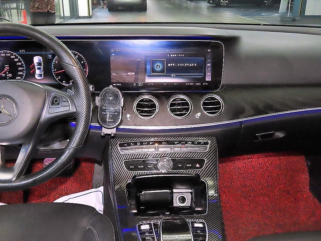 Mercedes Benz E class - Vista 11