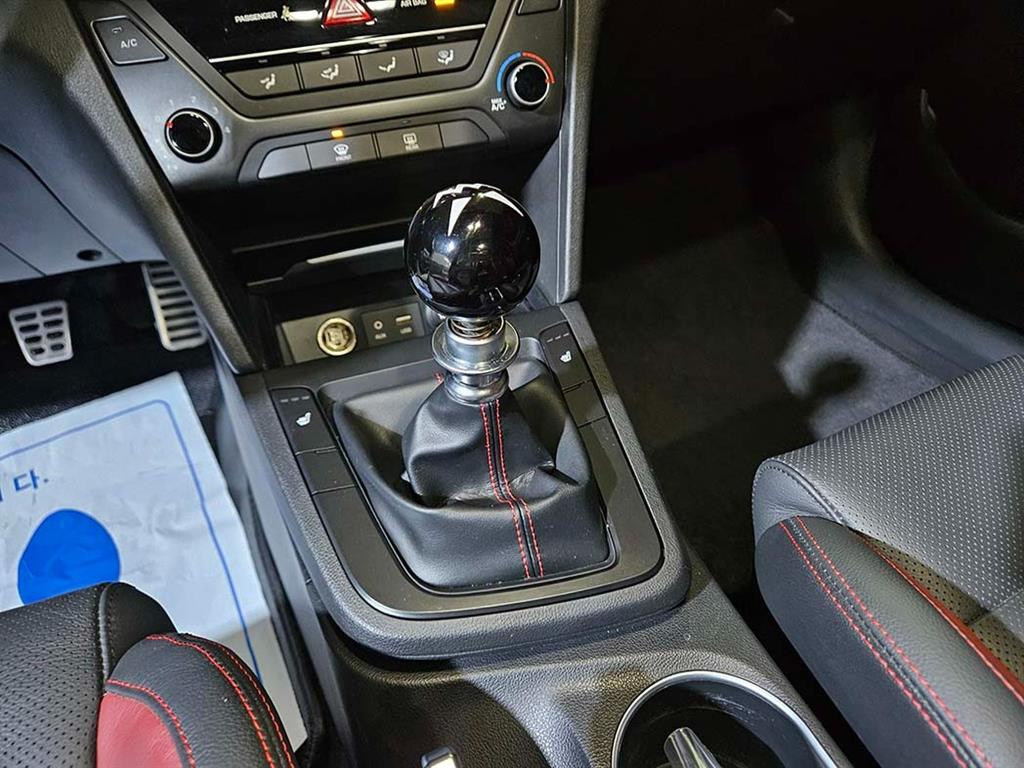 HYUNDAI Avante - Vista 10