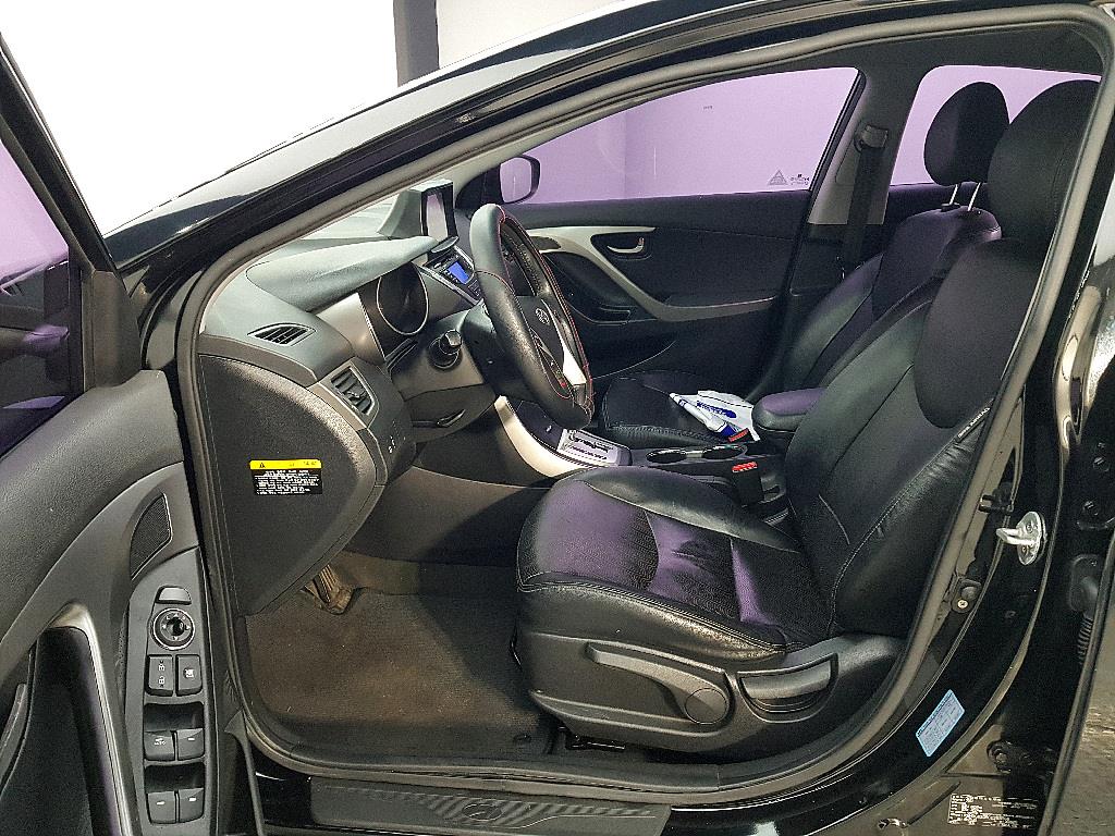 HYUNDAI Avante - Vista 8