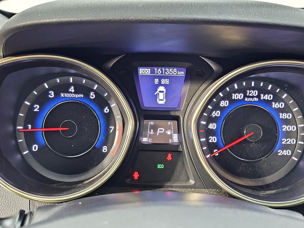 HYUNDAI Avante - Vista 7