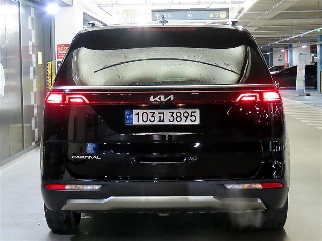 KIA Carnival - Vista 5
