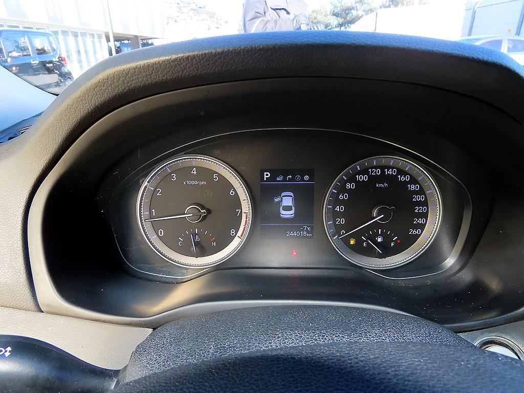 HYUNDAI Grandeur - Vista 9