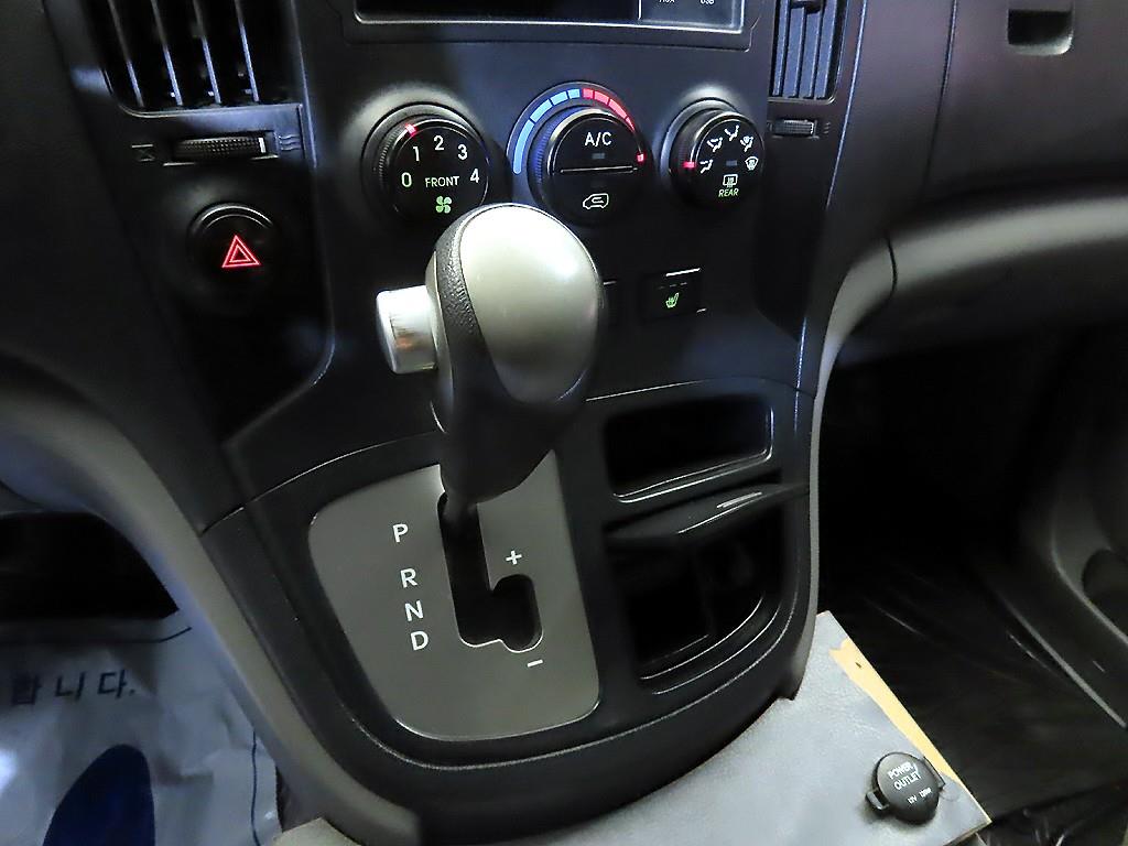 HYUNDAI Starex - Vista 12