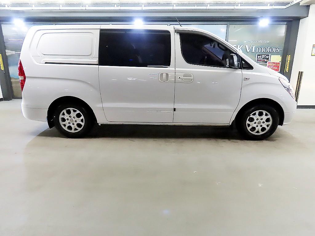 HYUNDAI Starex - Vista 3