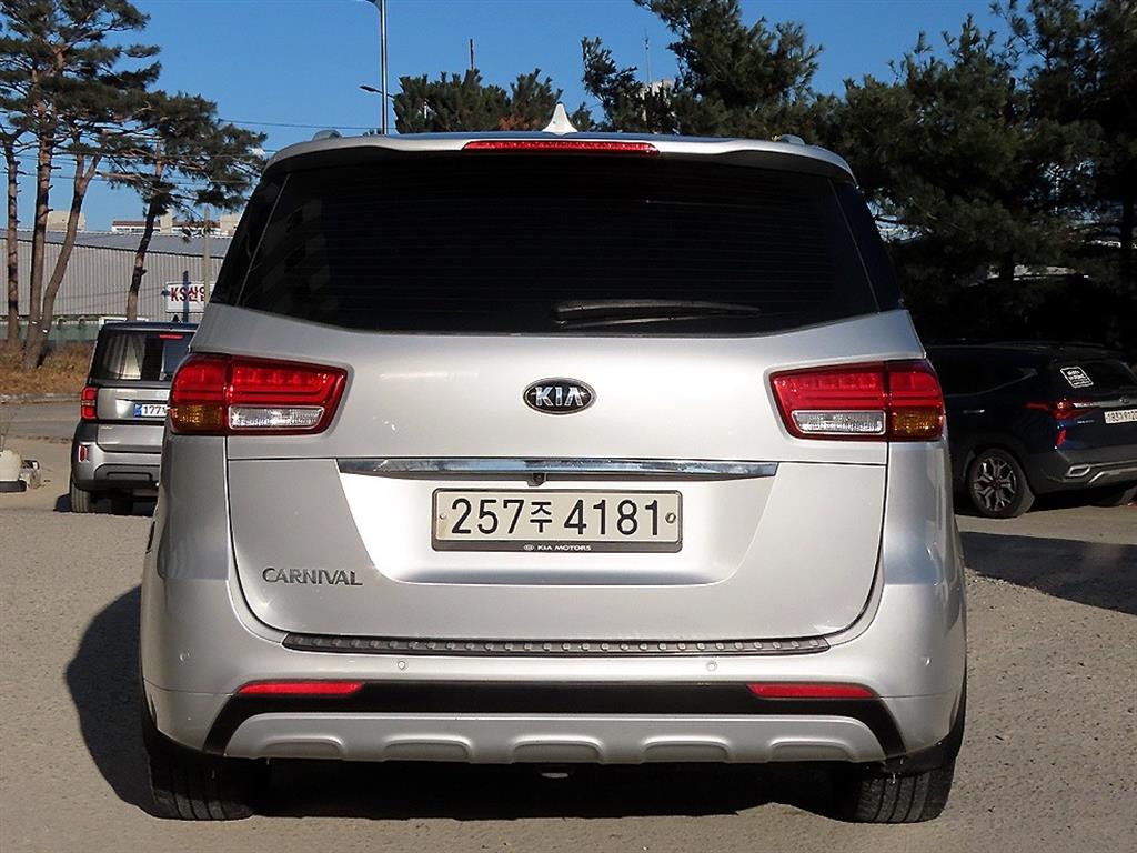 KIA Carnival - Vista 4