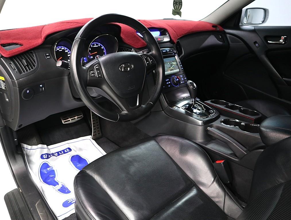 HYUNDAI Genesis - Vista 5