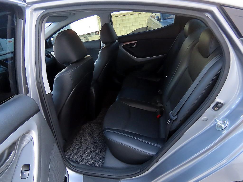 HYUNDAI Avante - Vista 6