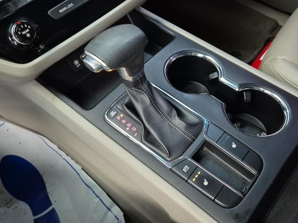 KIA Carnival - Vista 8