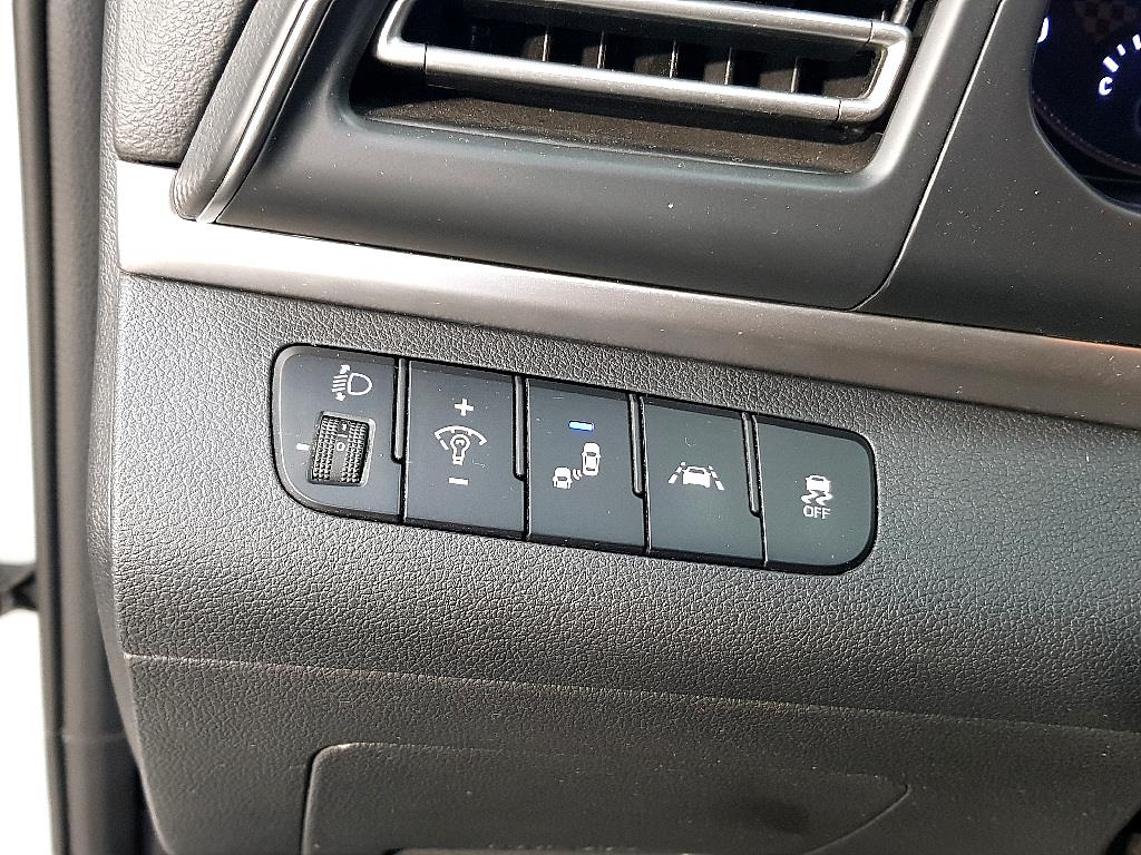 HYUNDAI Avante - Vista 12