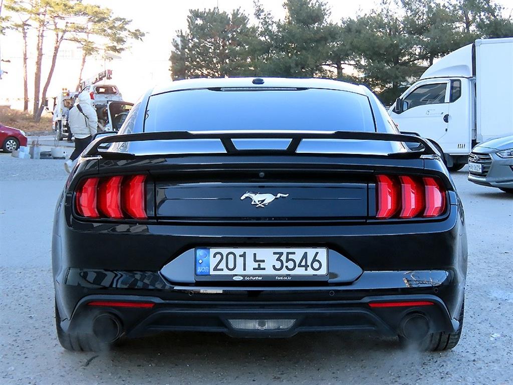 Ford Mustang - Vista 4