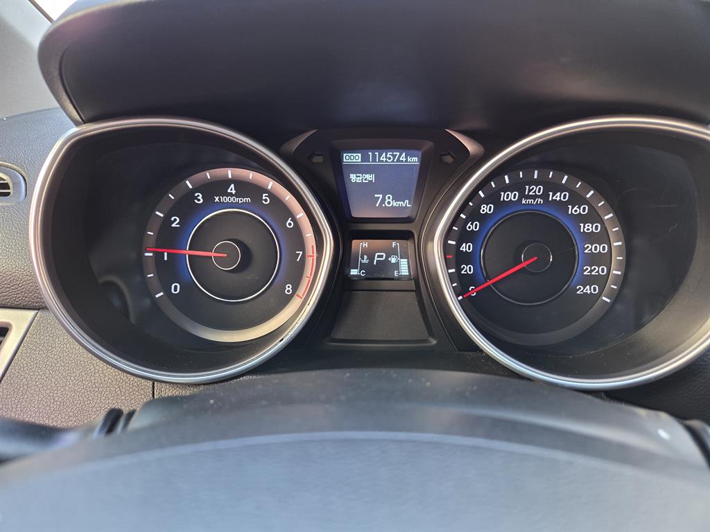 HYUNDAI Avante - Vista 12