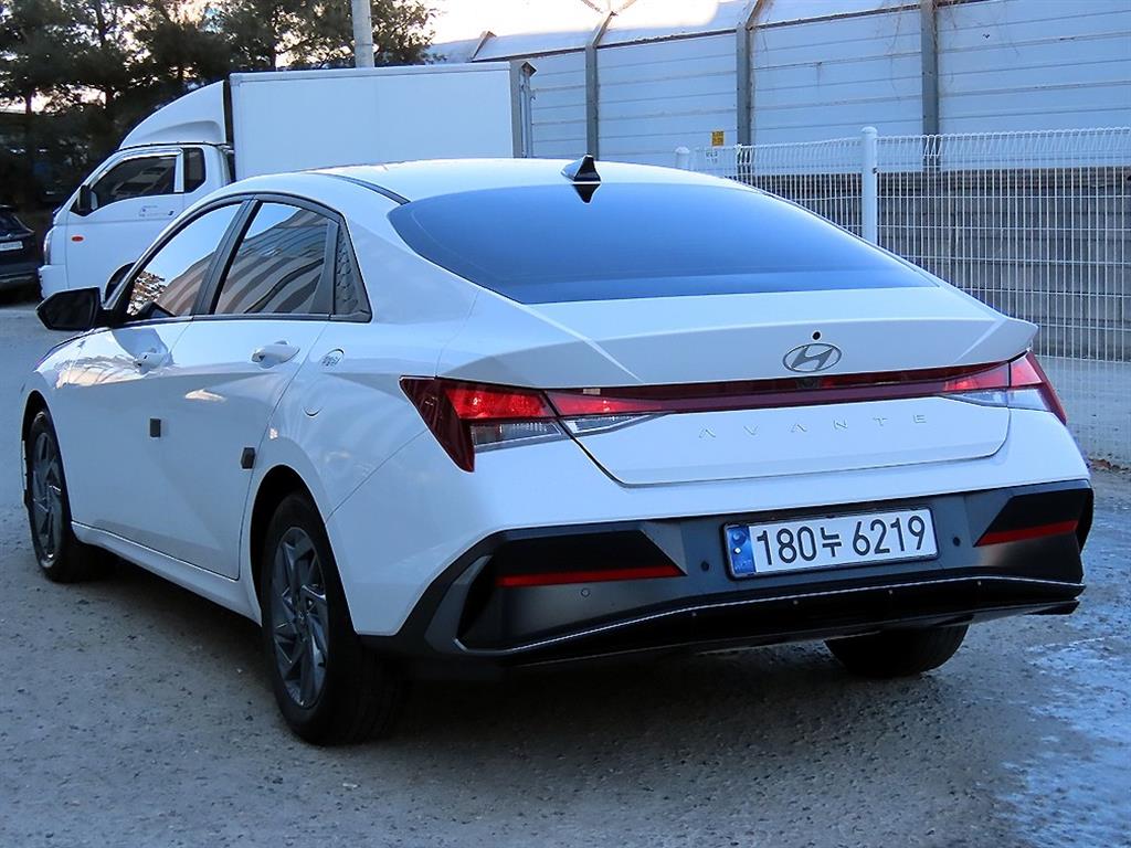 HYUNDAI Avante - Vista 3