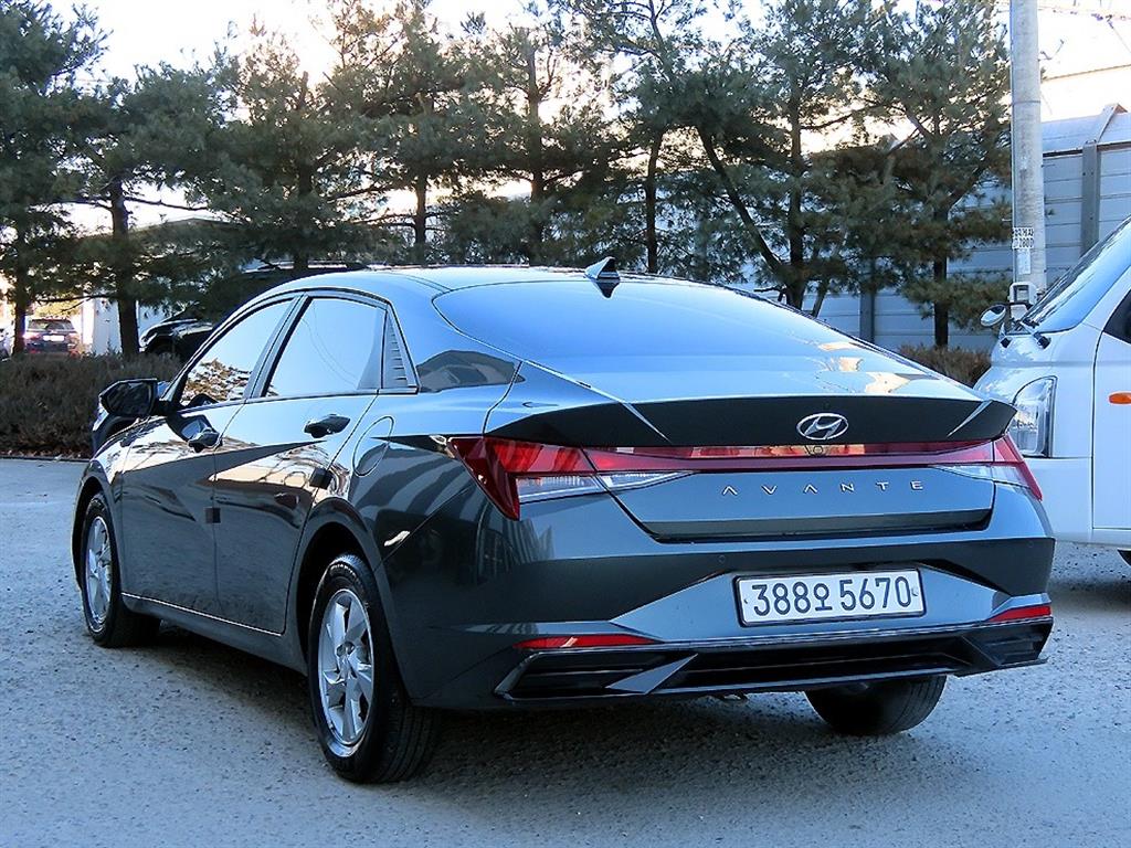 HYUNDAI Avante - Vista 3