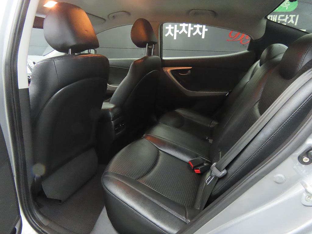 HYUNDAI Avante - Vista 6