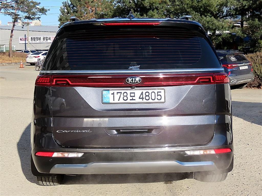 KIA Carnival - Vista 4