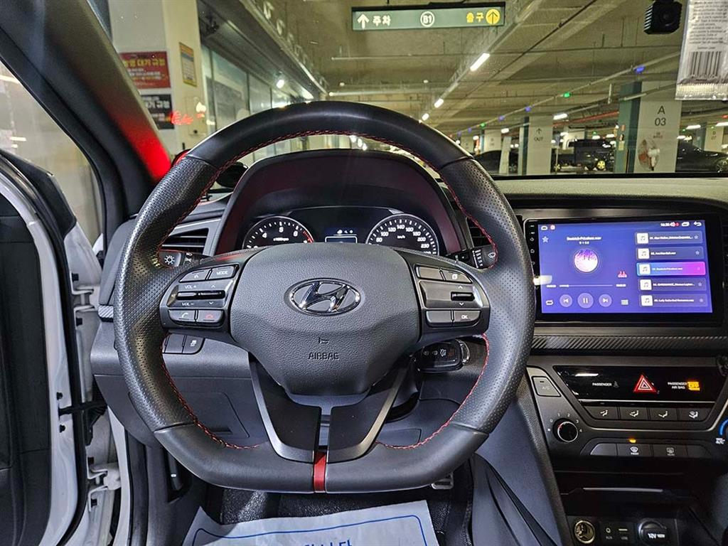 HYUNDAI Avante - Vista 9