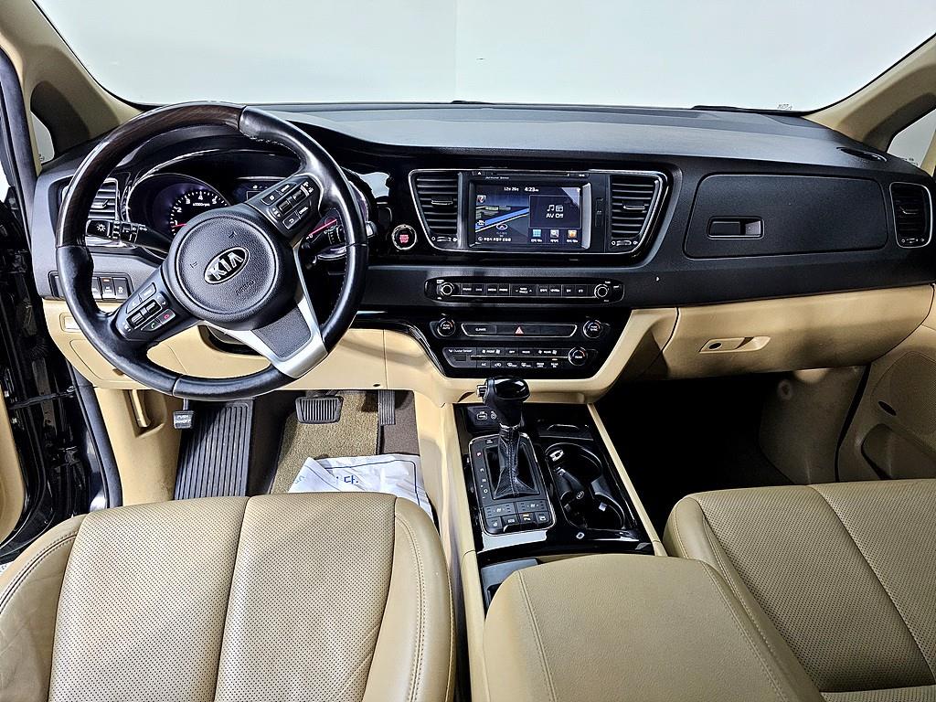 KIA Carnival - Vista 5