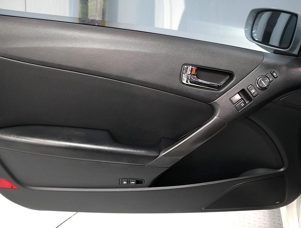 HYUNDAI Genesis - Vista 8