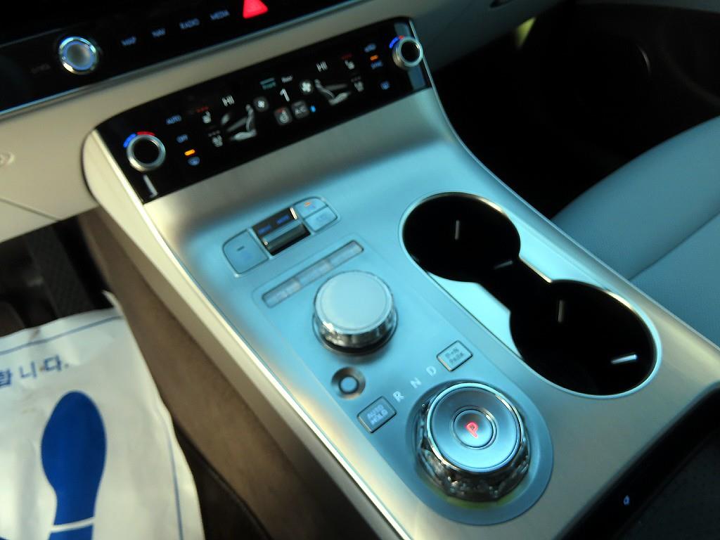 Genesis GV70 - Vista 11