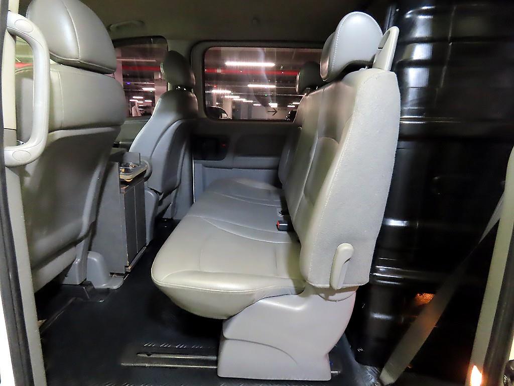 HYUNDAI Starex - Vista 7