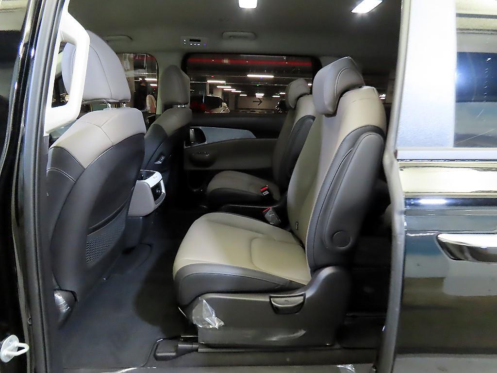 KIA Carnival - Vista 7