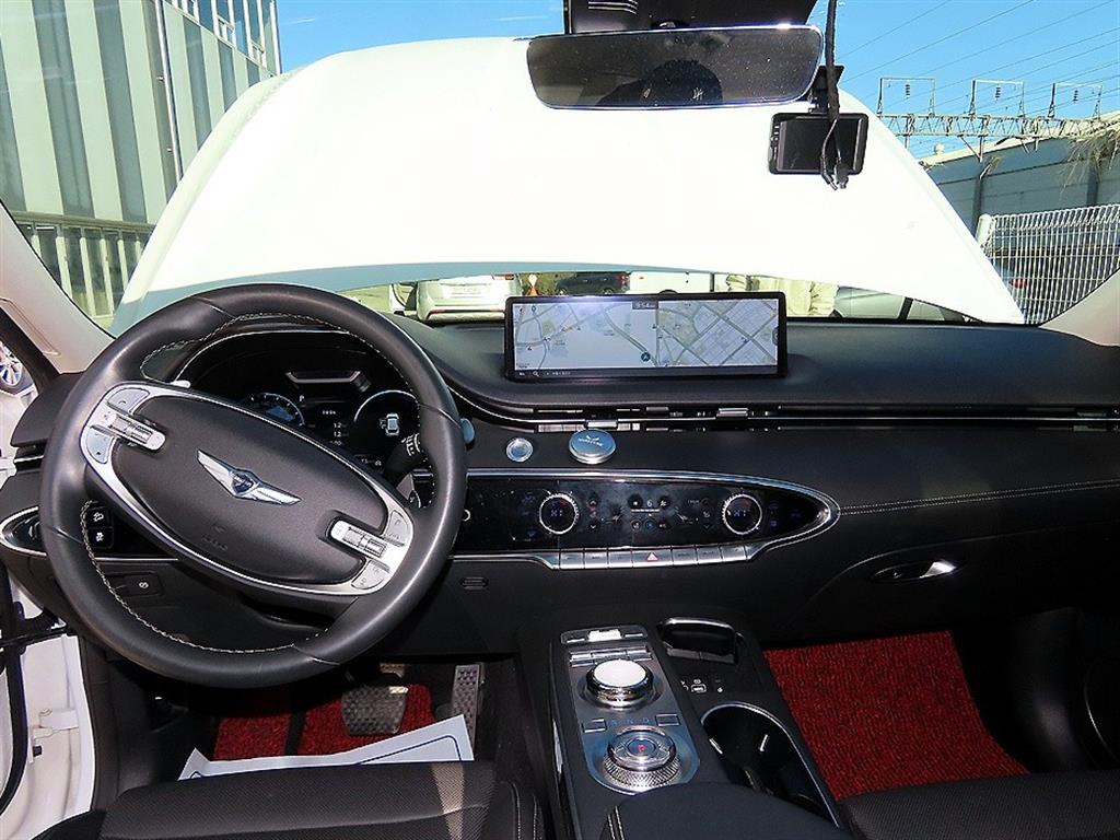 Genesis GV70 - Vista 7