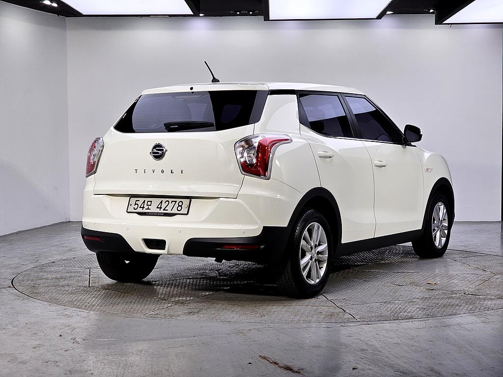 Ssangyong Tivoli - Vista 4