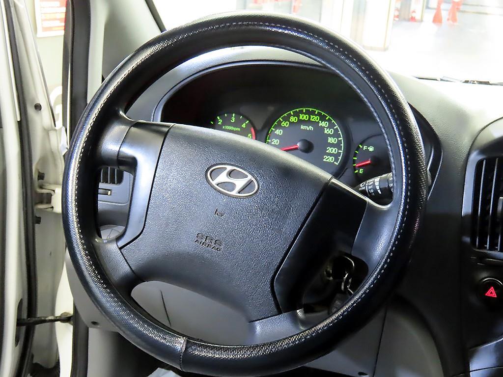 HYUNDAI Starex - Vista 8