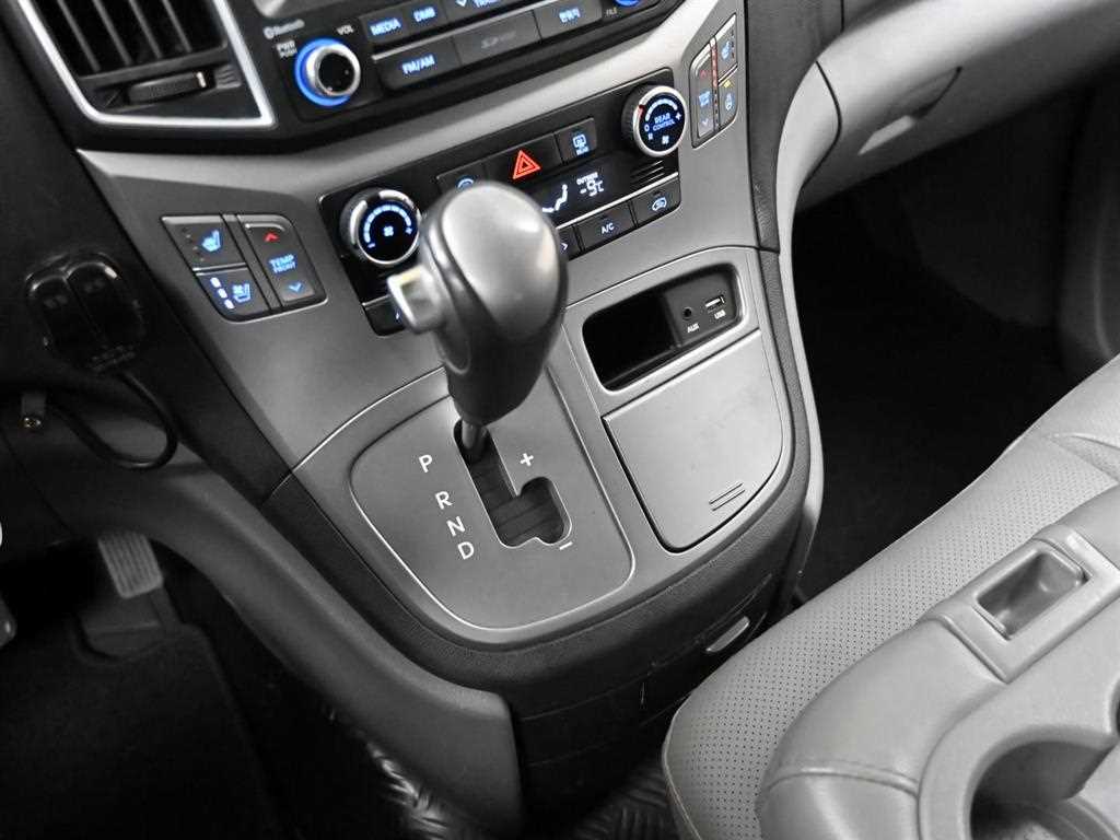 HYUNDAI Starex - Vista 9