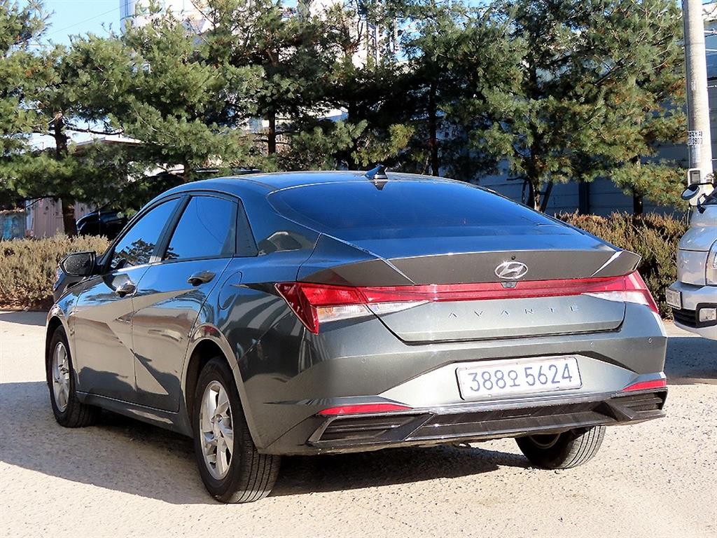 HYUNDAI Avante - Vista 3