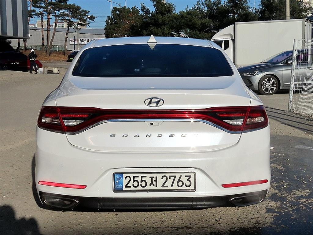 HYUNDAI Grandeur - Vista 4
