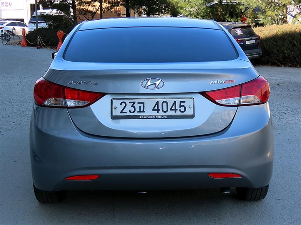 HYUNDAI Avante - Vista 4