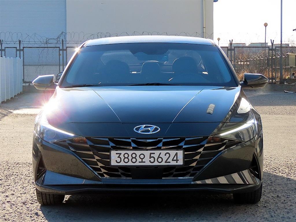 HYUNDAI Avante - Vista 2