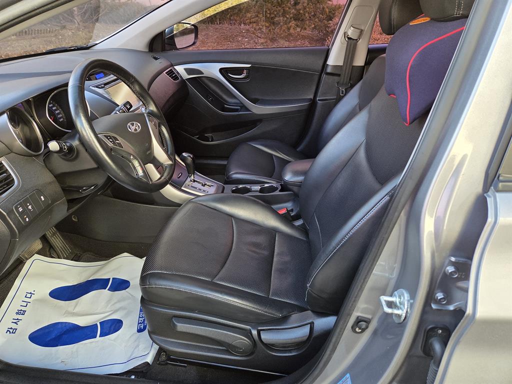 HYUNDAI Avante - Vista 6