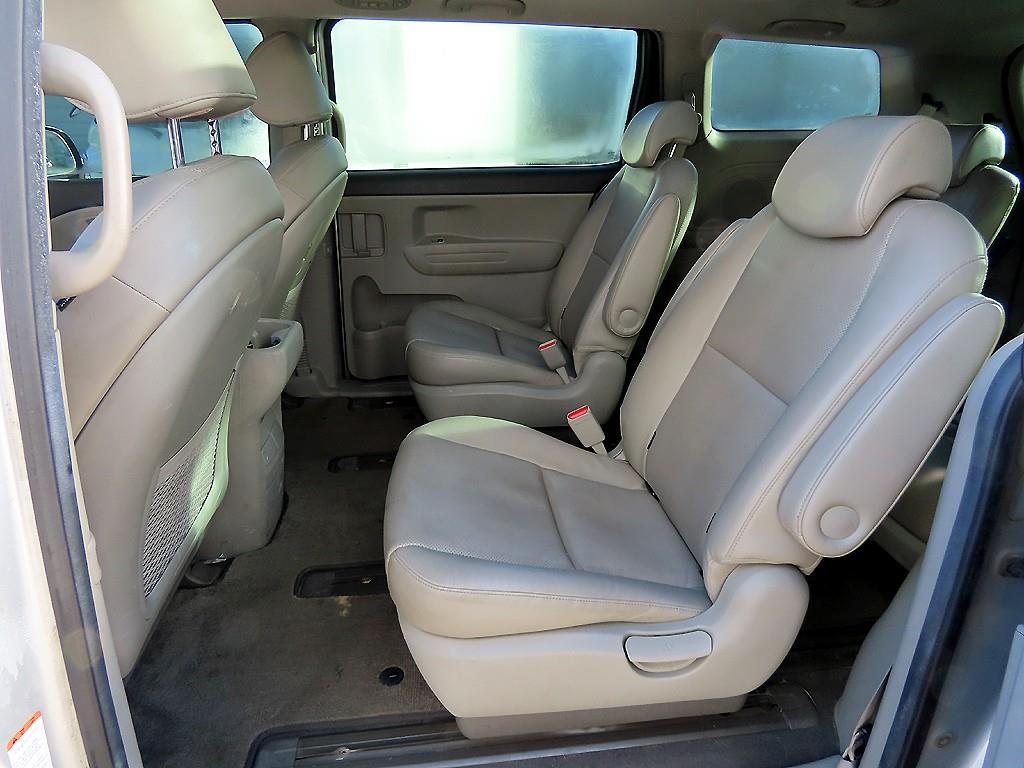 KIA Carnival - Vista 6