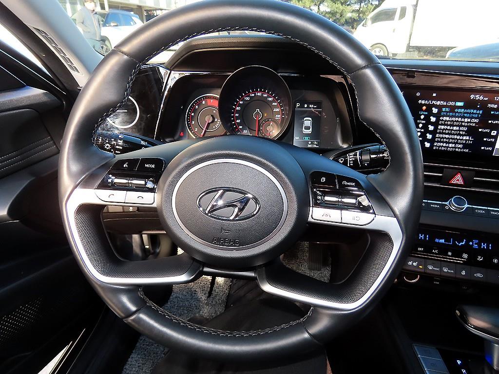 HYUNDAI Avante - Vista 8