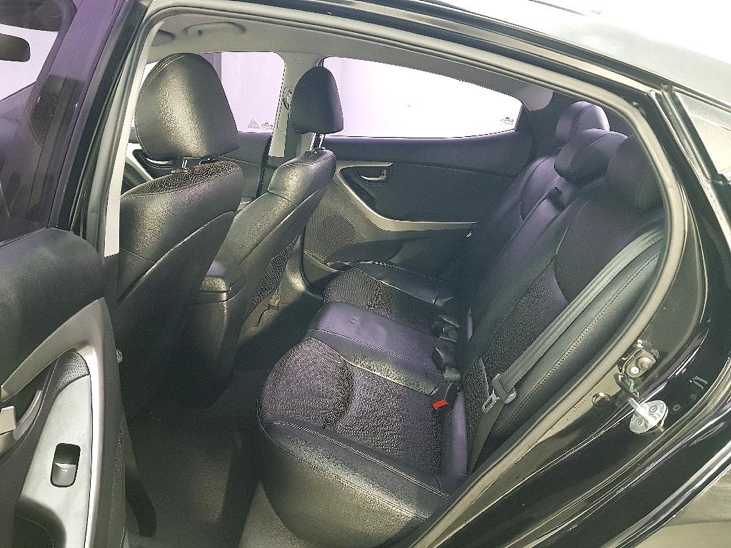 HYUNDAI Avante - Vista 9