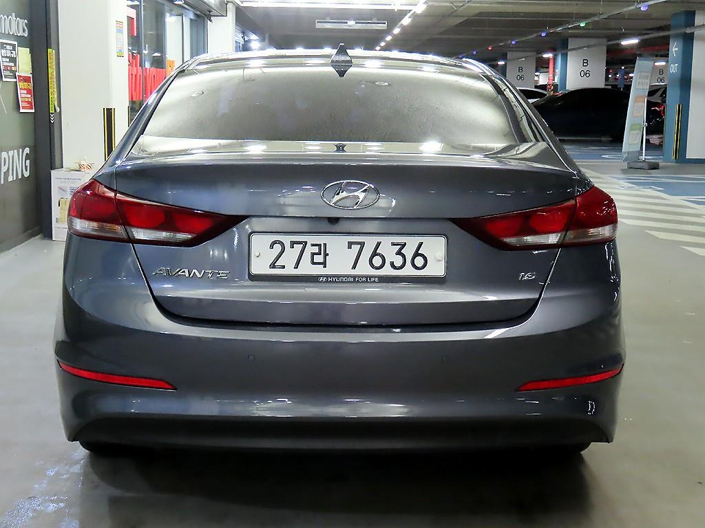 HYUNDAI Avante - Vista 5