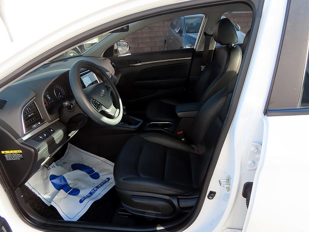 HYUNDAI Avante - Vista 5